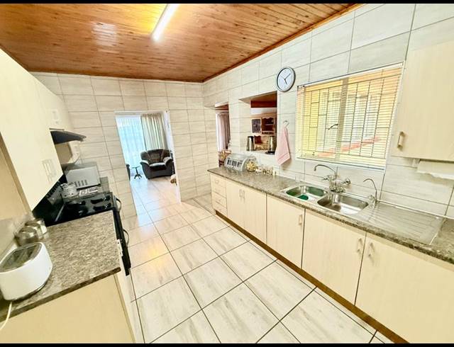 3 BEDROOM HOUSE FOR SALE IN FLORA GARDENS